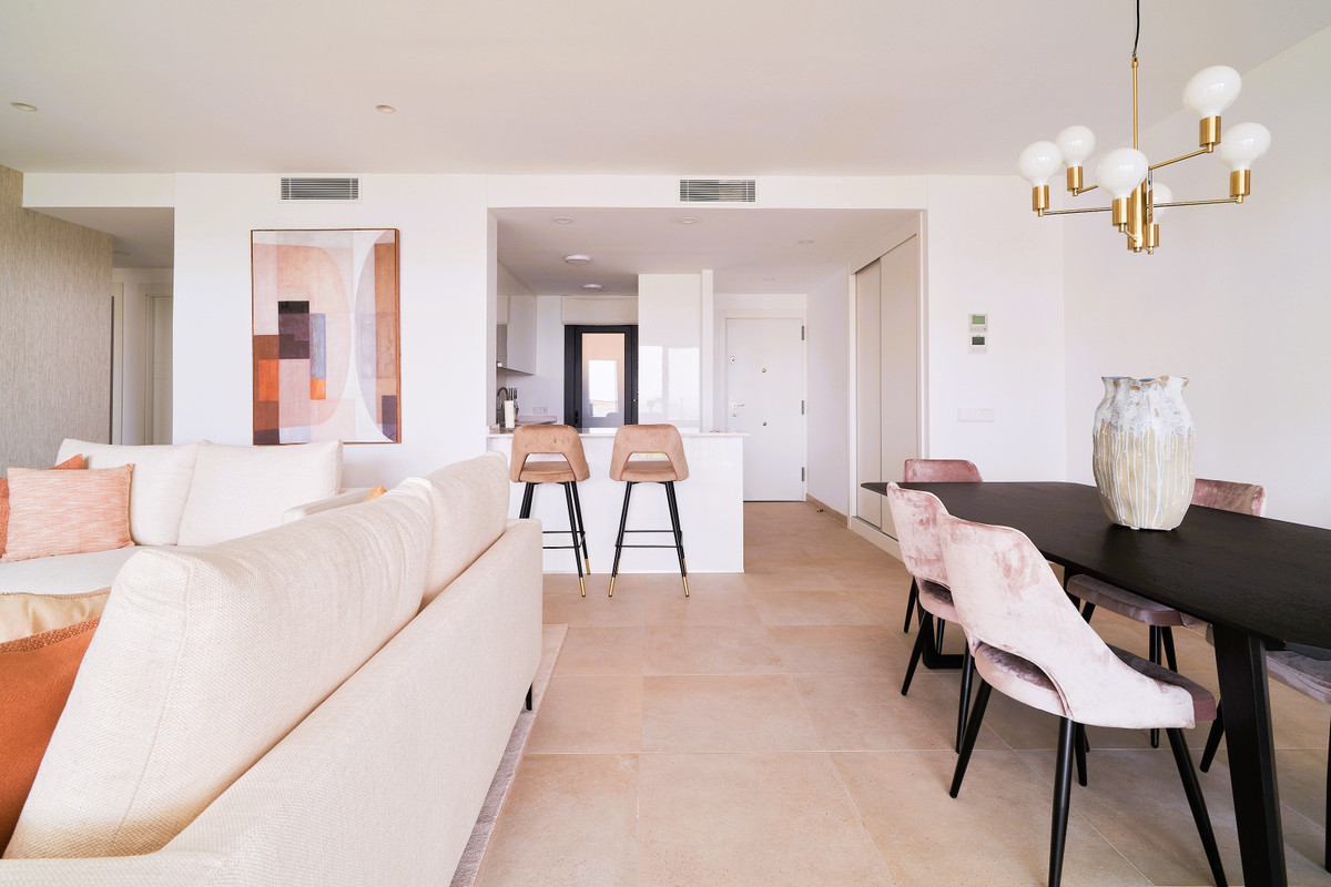 Lujo Exclusivo con Vistas al Mar en El Higuerón, Descubre apartamentos de lujo en El Higuerón, Fuengirola. Vistas al mar, piscina, gimnasio y coworking. A 500m del mar y tren. ¡Tu vida en la Costa del Sol!