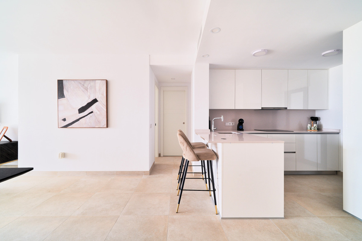 Lujo Exclusivo con Vistas al Mar en El Higuerón, Descubre apartamentos de lujo en El Higuerón, Fuengirola. Vistas al mar, piscina, gimnasio y coworking. A 500m del mar y tren. ¡Tu vida en la Costa del Sol!