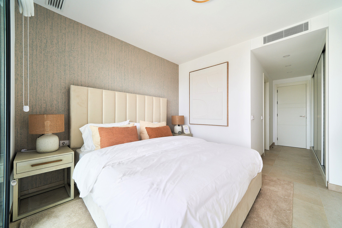 Lujo Exclusivo con Vistas al Mar en El Higuerón, Descubre apartamentos de lujo en El Higuerón, Fuengirola. Vistas al mar, piscina, gimnasio y coworking. A 500m del mar y tren. ¡Tu vida en la Costa del Sol!