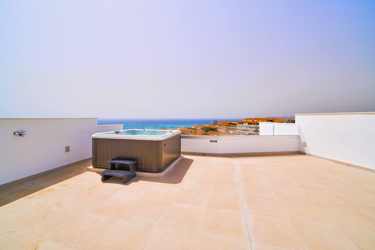 Lujo Exclusivo con Vistas al Mar en El Higuerón, Descubre apartamentos de lujo en El Higuerón, Fuengirola. Vistas al mar, piscina, gimnasio y coworking. A 500m del mar y tren. ¡Tu vida en la Costa del Sol!