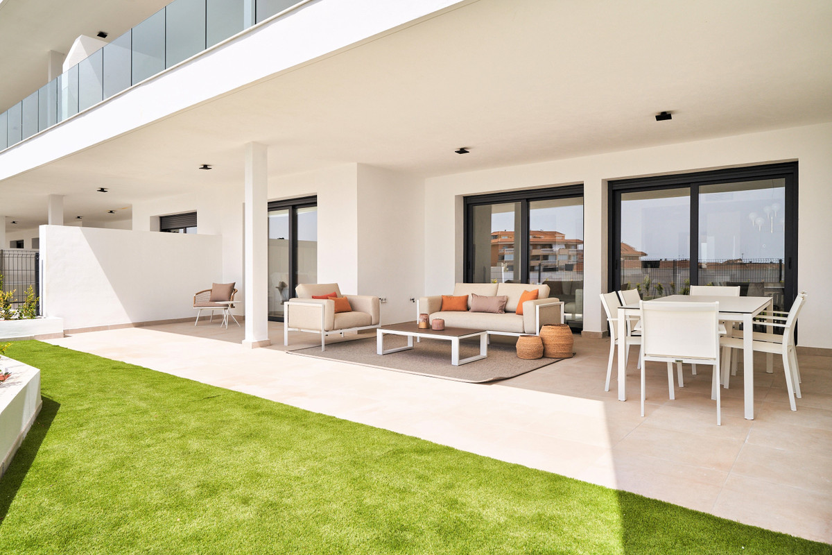 Lujo Exclusivo con Vistas al Mar en El Higuerón, Descubre apartamentos de lujo en El Higuerón, Fuengirola. Vistas al mar, piscina, gimnasio y coworking. A 500m del mar y tren. ¡Tu vida en la Costa del Sol!