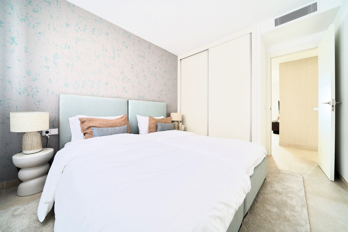 Lujo Exclusivo con Vistas al Mar en El Higuerón, Descubre apartamentos de lujo en El Higuerón, Fuengirola. Vistas al mar, piscina, gimnasio y coworking. A 500m del mar y tren. ¡Tu vida en la Costa del Sol!