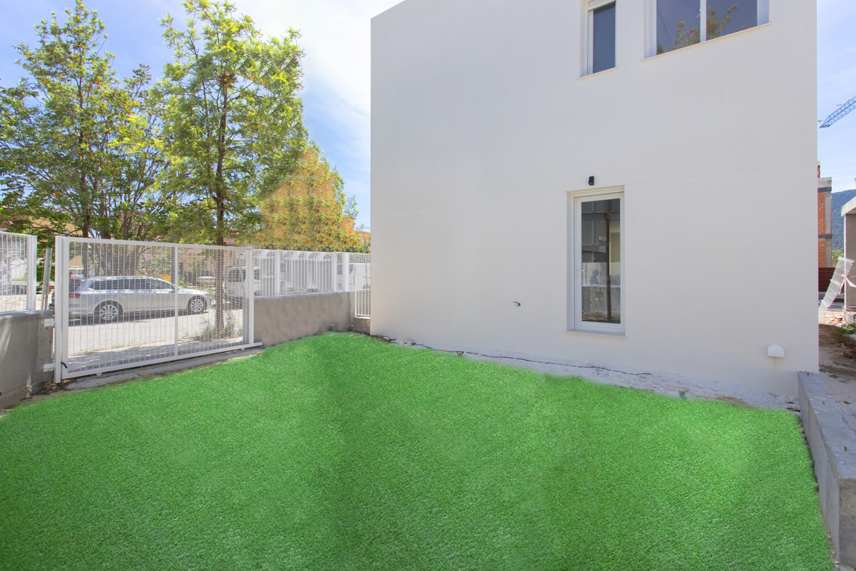 Villa en Venta en Hondón de las Nieves