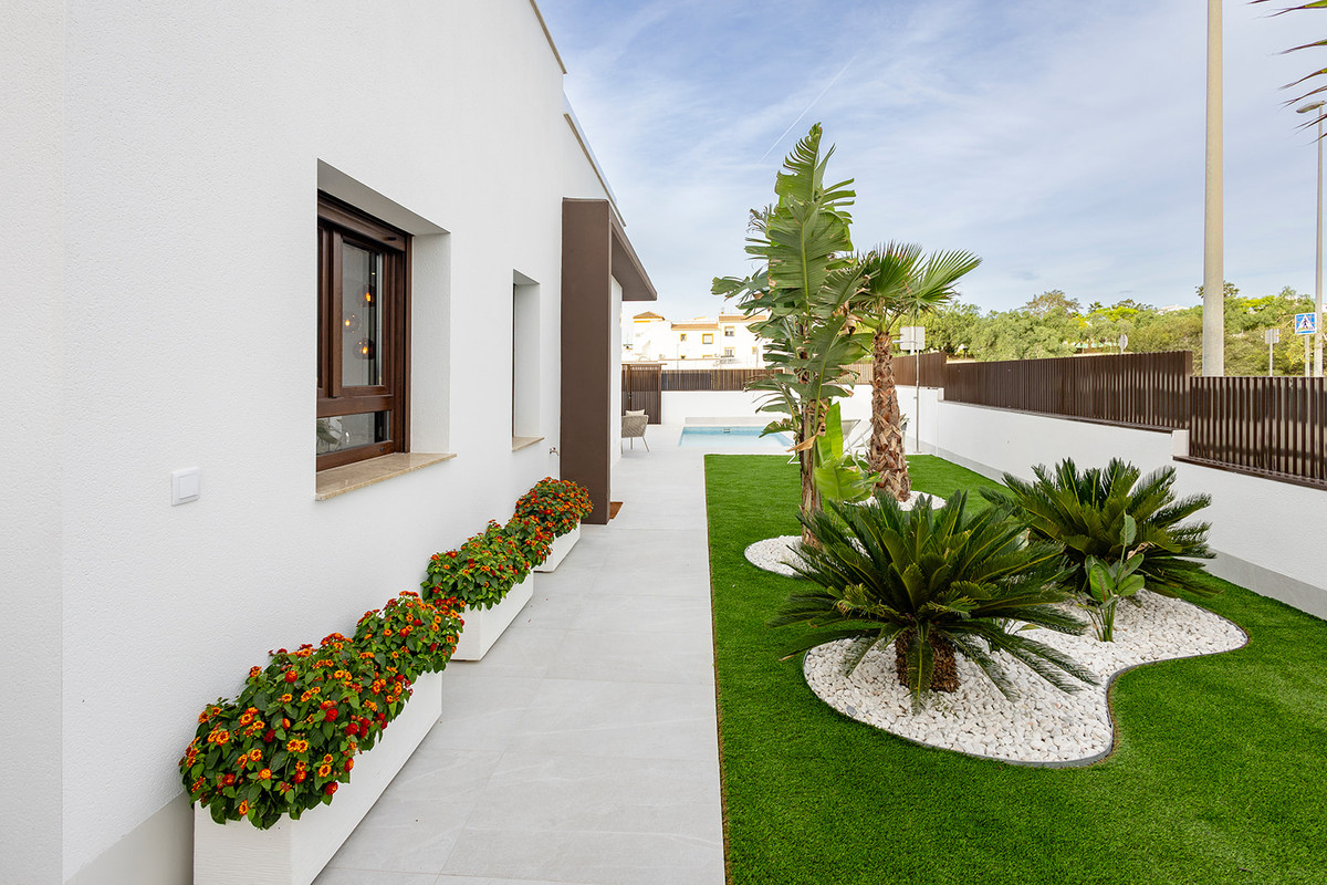 Villa en venta en Orihuela