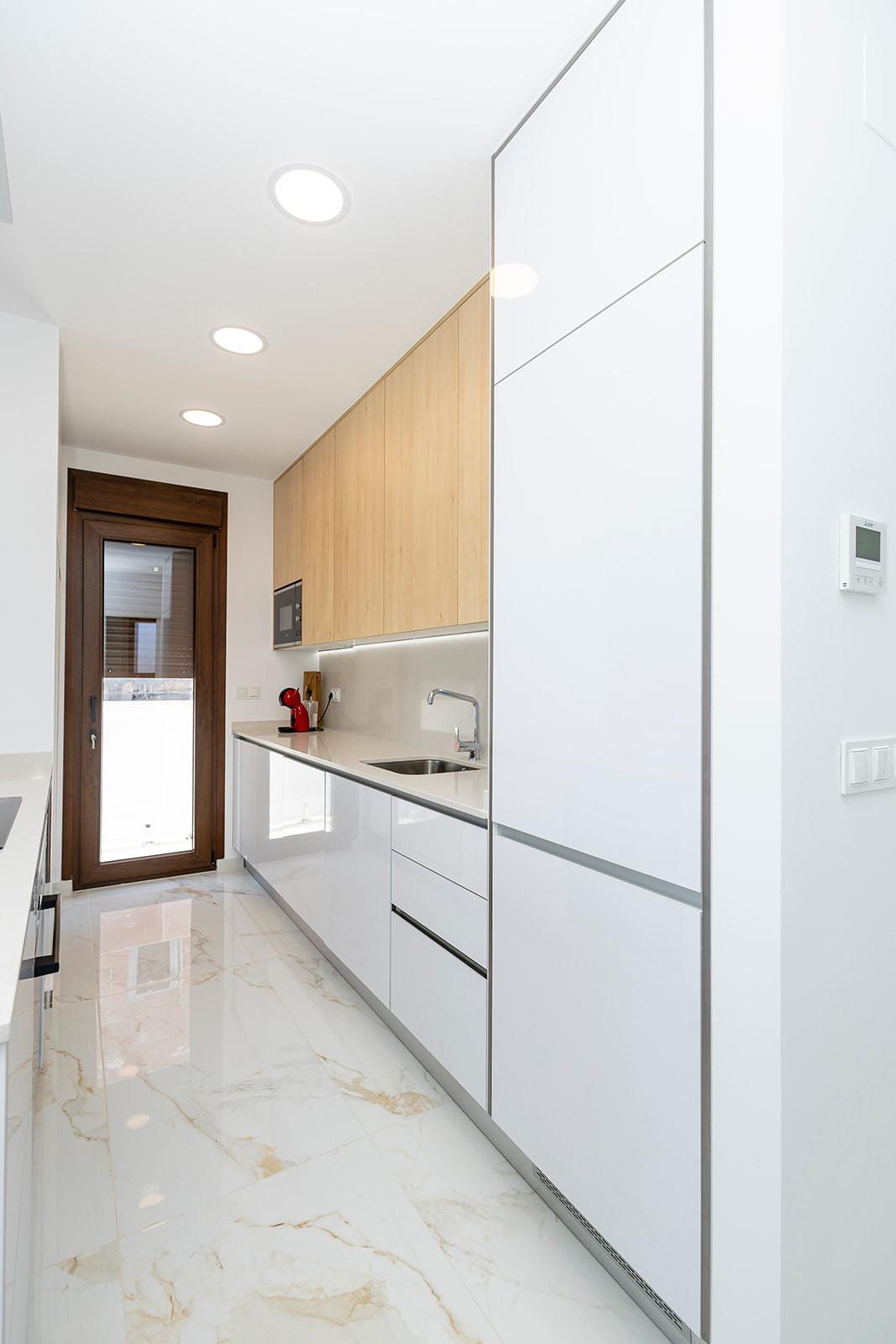 Villa de lujo en Polop: vistas al mar y a la montaña.
