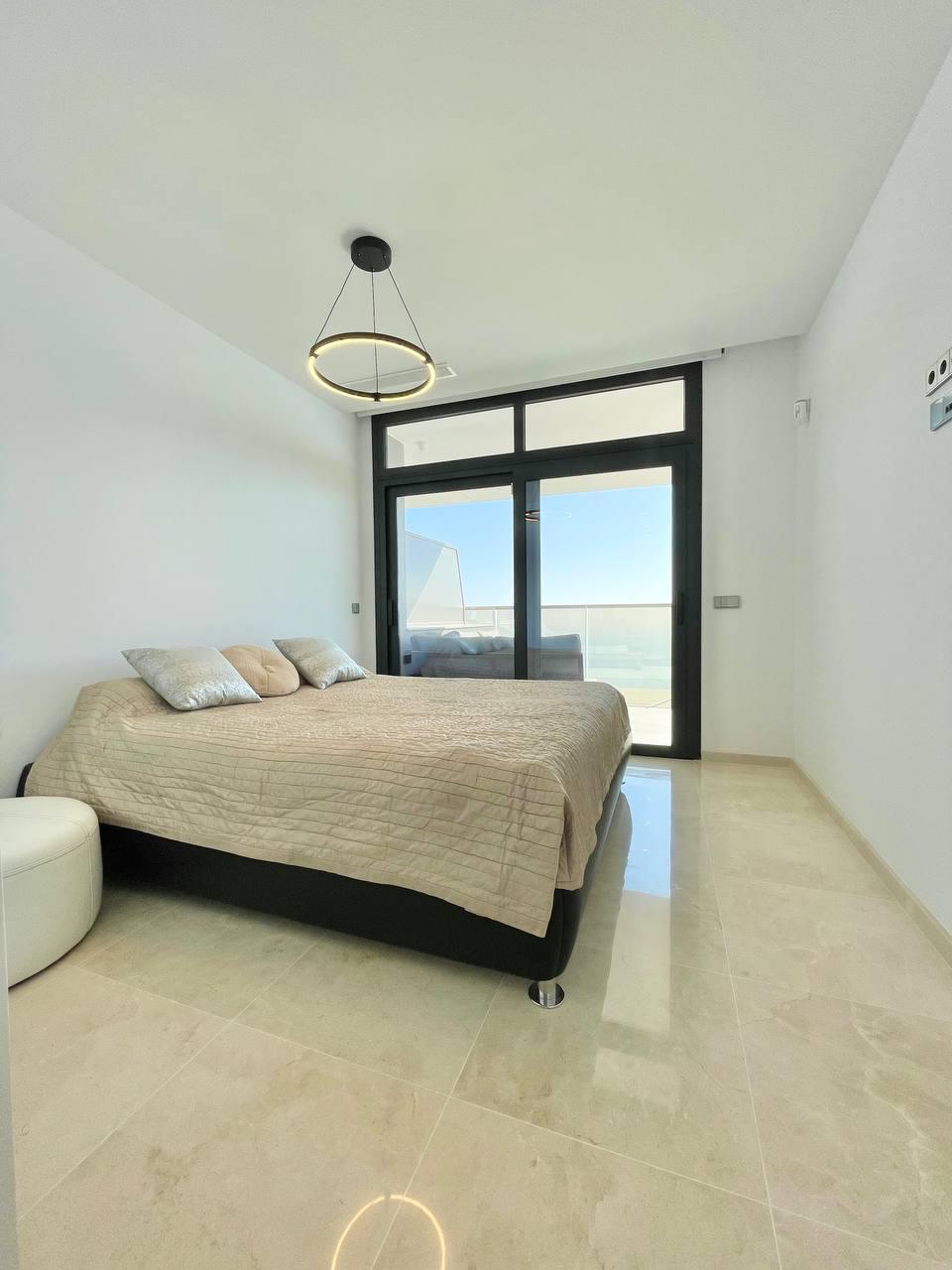 Exclusivo Ático Frente al Mediterráneo