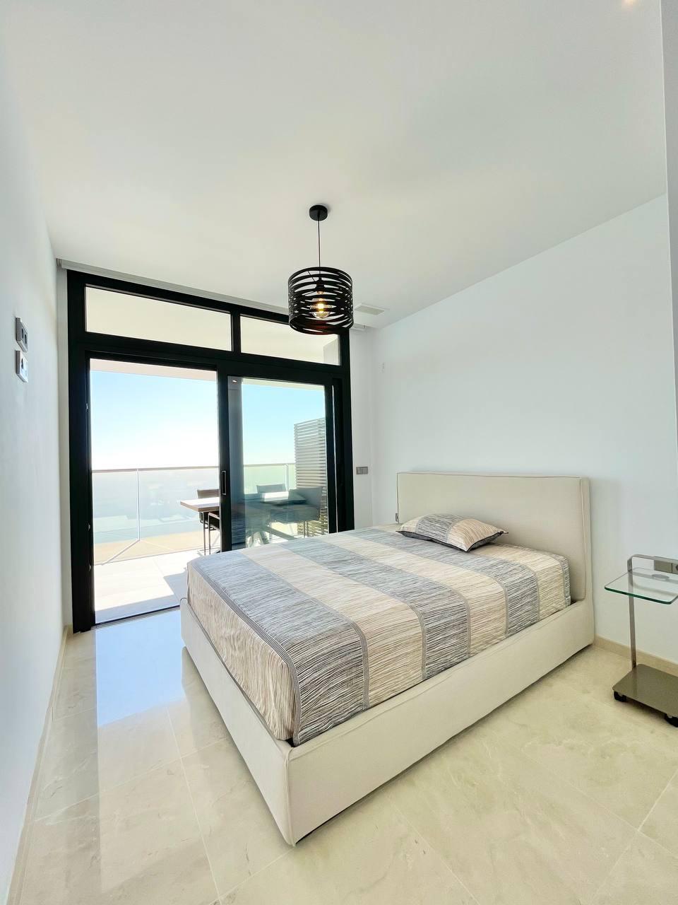 Exclusivo Ático Frente al Mediterráneo