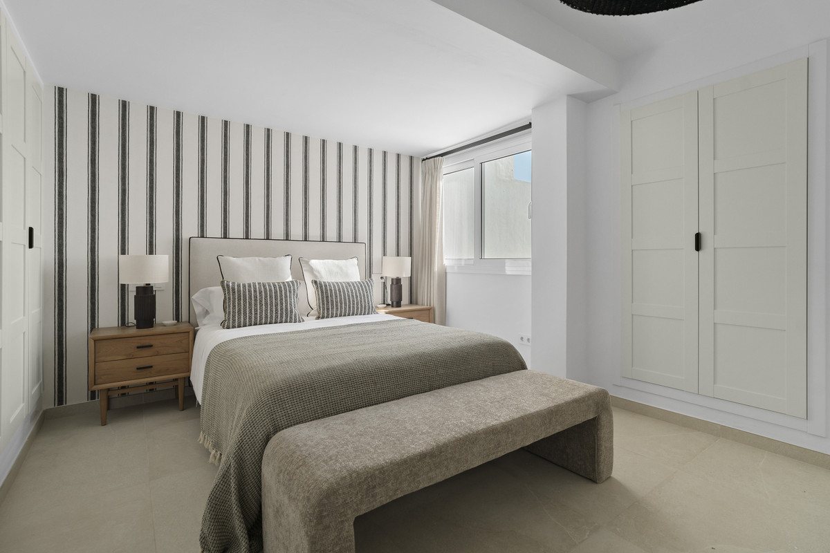 Lujo y vistas en Mijas: Su paraíso mediterráneo, Villas de lujo en Mijas, Málaga. Disfruta de vistas al Mediterráneo, terrazas amplias y un estilo de vida excepcional. ¡Tu oasis andaluz te espera!