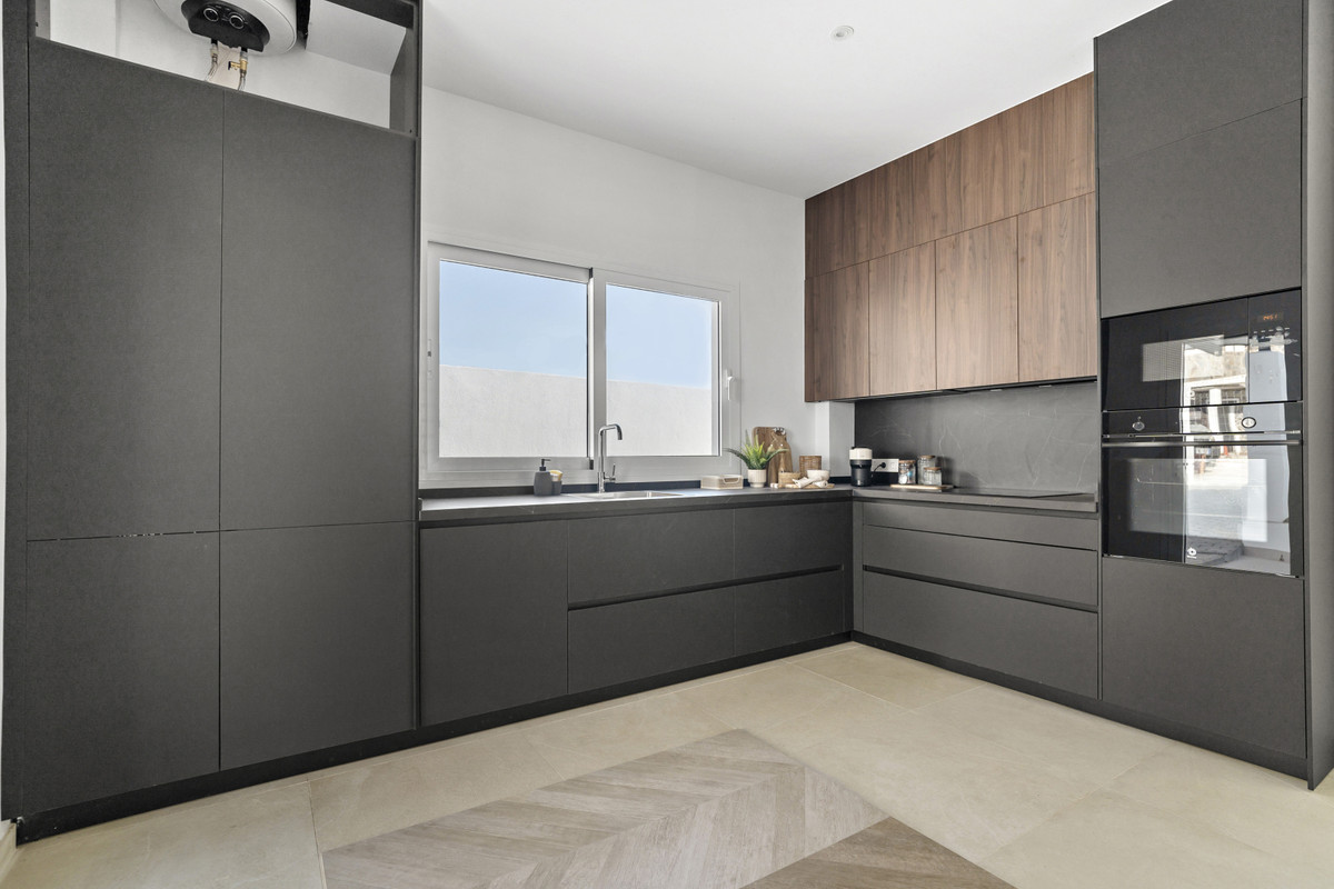Lujo y vistas en Mijas: Su paraíso mediterráneo, Villas de lujo en Mijas, Málaga. Disfruta de vistas al Mediterráneo, terrazas amplias y un estilo de vida excepcional. ¡Tu oasis andaluz te espera!