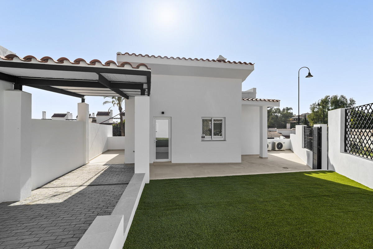 Lujo y vistas en Mijas: Su paraíso mediterráneo, Villas de lujo en Mijas, Málaga. Disfruta de vistas al Mediterráneo, terrazas amplias y un estilo de vida excepcional. ¡Tu oasis andaluz te espera!