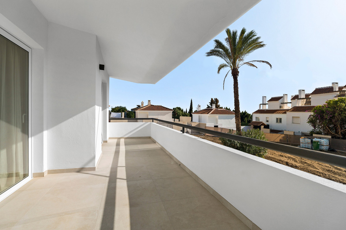 Lujo y vistas en Mijas: Su paraíso mediterráneo, Villas de lujo en Mijas, Málaga. Disfruta de vistas al Mediterráneo, terrazas amplias y un estilo de vida excepcional. ¡Tu oasis andaluz te espera!
