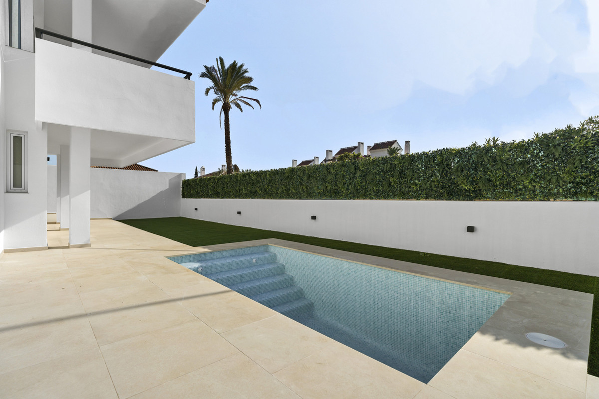 Lujo y vistas en Mijas: Su paraíso mediterráneo, Villas de lujo en Mijas, Málaga. Disfruta de vistas al Mediterráneo, terrazas amplias y un estilo de vida excepcional. ¡Tu oasis andaluz te espera!