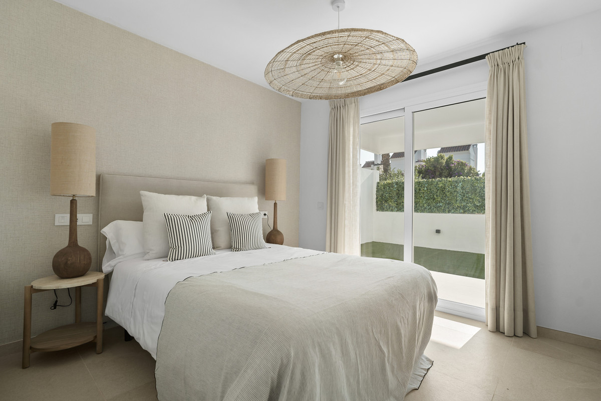 Lujo y vistas en Mijas: Su paraíso mediterráneo, Villas de lujo en Mijas, Málaga. Disfruta de vistas al Mediterráneo, terrazas amplias y un estilo de vida excepcional. ¡Tu oasis andaluz te espera!