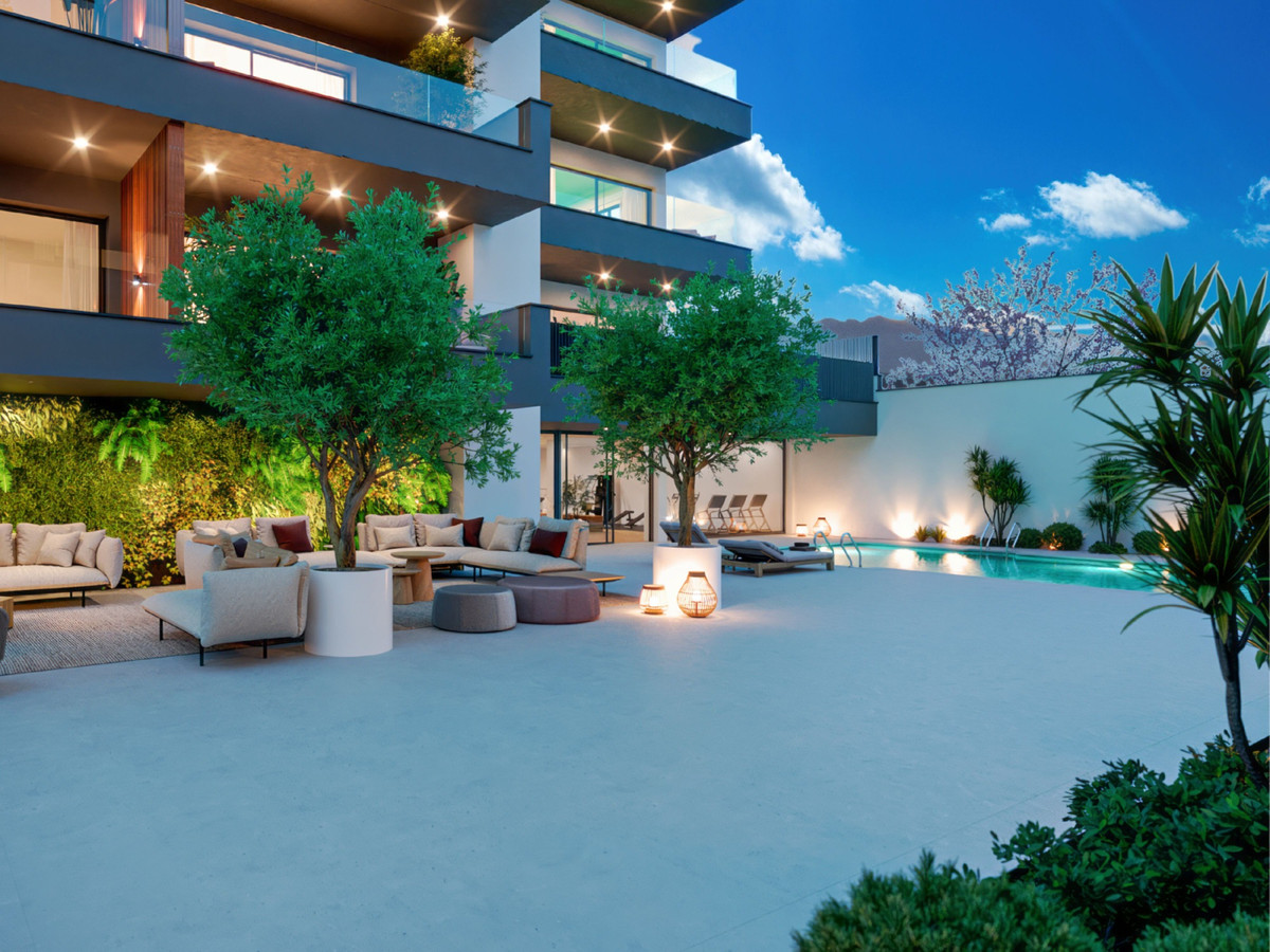 propiedad, Apartamentos de lujo en Los Pacos, Fuengirola. Diseño vanguardista, 3 dorm, a 900m del mar. Piscina, gimnasio. ¡Vive el Mediterráneo!