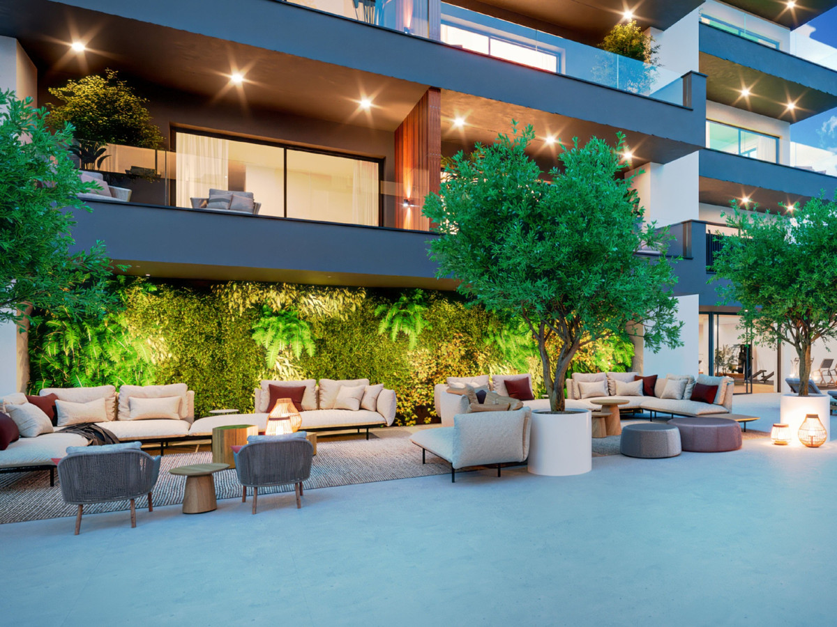 propiedad, Apartamentos de lujo en Los Pacos, Fuengirola. Diseño vanguardista, 3 dorm, a 900m del mar. Piscina, gimnasio. ¡Vive el Mediterráneo!