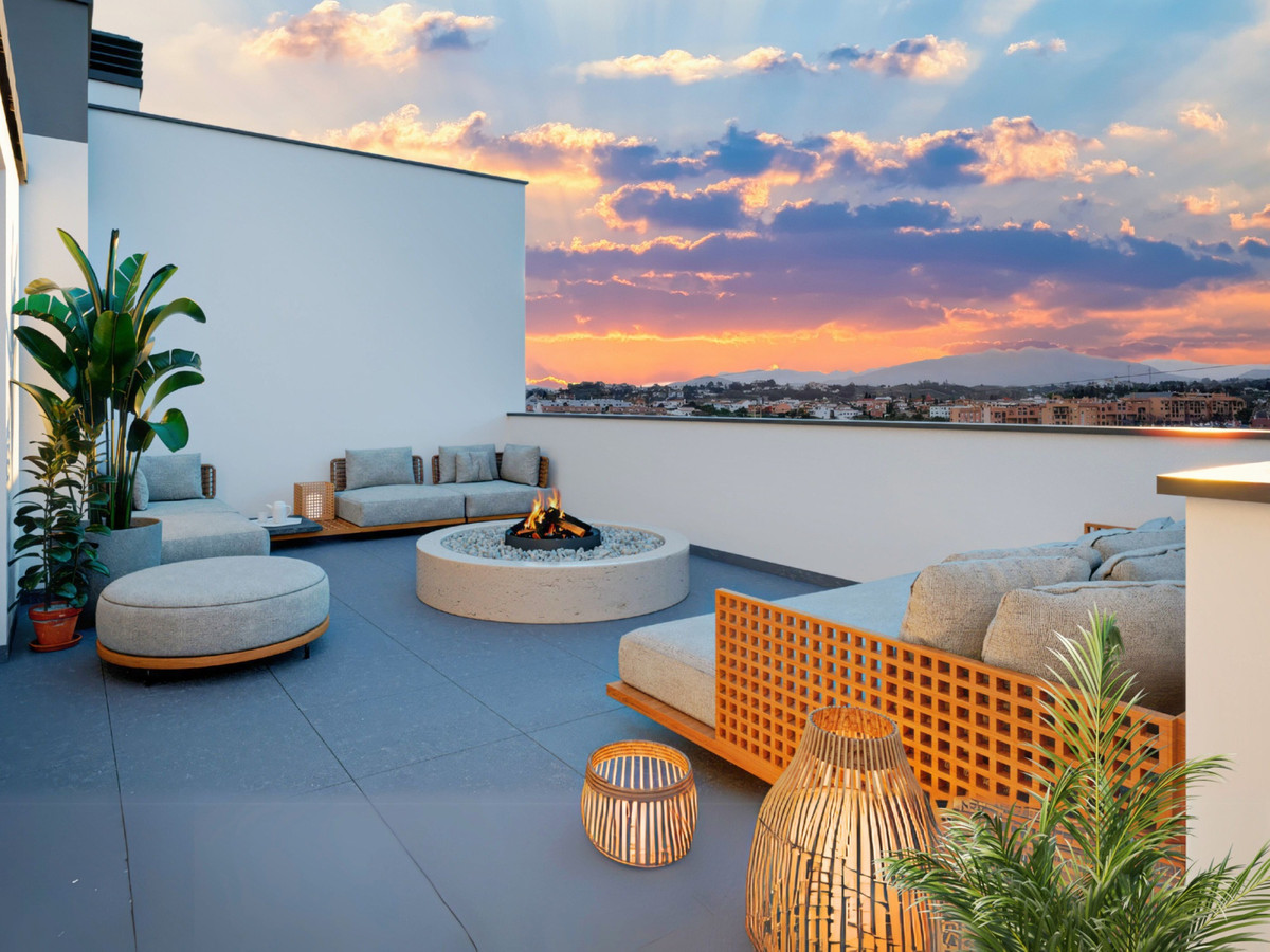 propiedad, Apartamentos de lujo en Los Pacos, Fuengirola. Diseño vanguardista, 3 dorm, a 900m del mar. Piscina, gimnasio. ¡Vive el Mediterráneo!