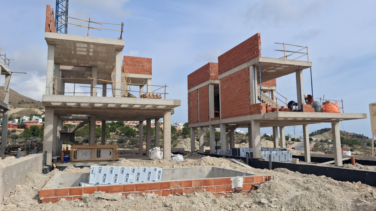 Villa de lujo en Finestrat: Vistas al mar, Descubre Villa Aura en Finestrat, Alicante. Lujo moderno, 213m², 3 hab, vistas al mar. ¡Tu oasis mediterráneo te espera!