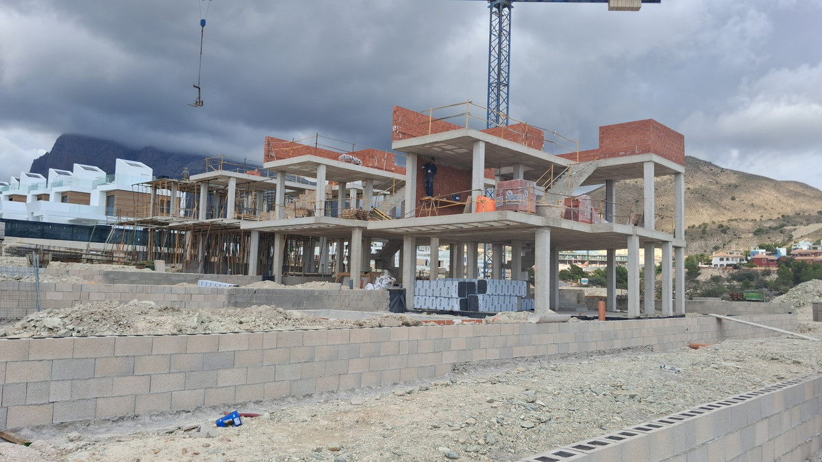 Villa de lujo en Finestrat: Vistas al mar, Descubre Villa Aura en Finestrat, Alicante. Lujo moderno, 213m², 3 hab, vistas al mar. ¡Tu oasis mediterráneo te espera!