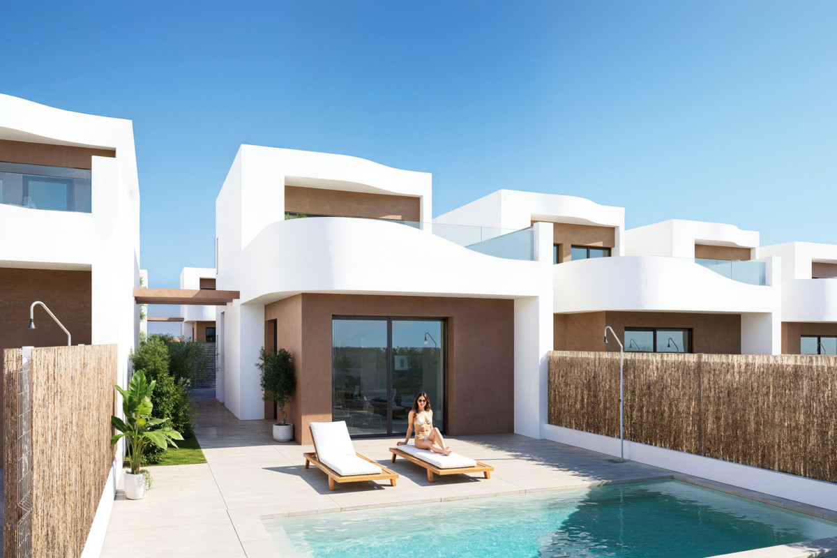 Villa de Lujo en Los Montesinos: Estilo Mediterráneo, Villas de lujo en La Herrada, Los Montesinos. Diseño moderno, piscina privada y terrazas en Costa Blanca. ¡Personaliza tu hogar ideal!