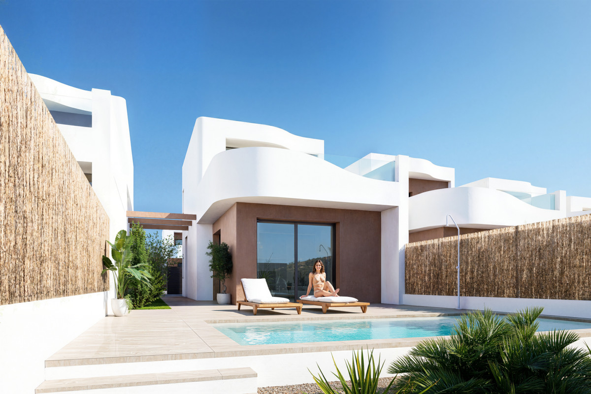 Villa de Lujo en Los Montesinos: Estilo Mediterráneo, Villas de lujo en La Herrada, Los Montesinos. Diseño moderno, piscina privada y terrazas en Costa Blanca. ¡Personaliza tu hogar ideal!