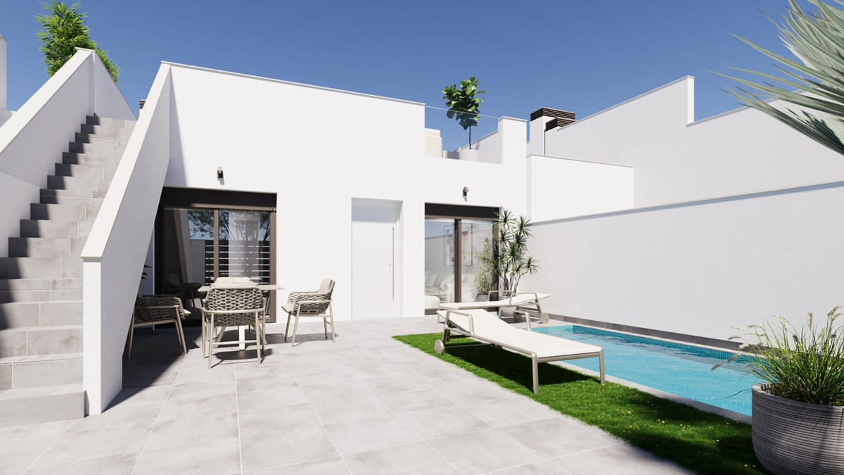 Villa de lujo en Murcia: ¡Su oasis le espera!, Villas adosadas en Roldán, Murcia. 2 hab, 2 baños, piscina privada, solárium. ¡Listo para vivir! Cerca de playas y golf.