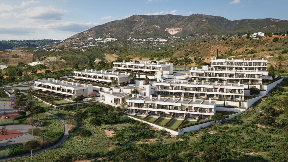 Lujo mediterráneo en Fuengirola: ¡La casa de tus sueños!, Descubre adosados de lujo en Fuengirola, Málaga. Vive el estilo mediterráneo con playa, vistas y diseño moderno. ¡Tu oasis en la Costa del Sol!