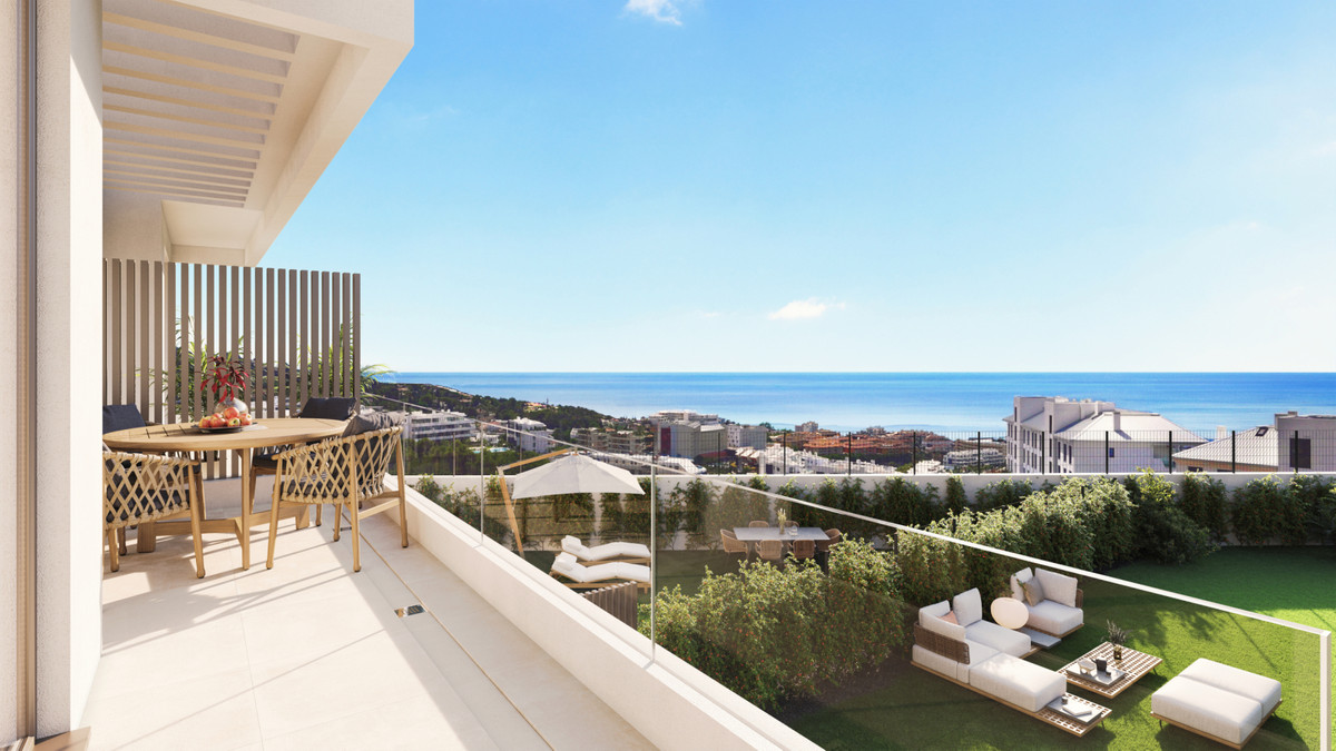Lujo mediterráneo en Fuengirola: ¡La casa de tus sueños!, Descubre adosados de lujo en Fuengirola, Málaga. Vive el estilo mediterráneo con playa, vistas y diseño moderno. ¡Tu oasis en la Costa del Sol!