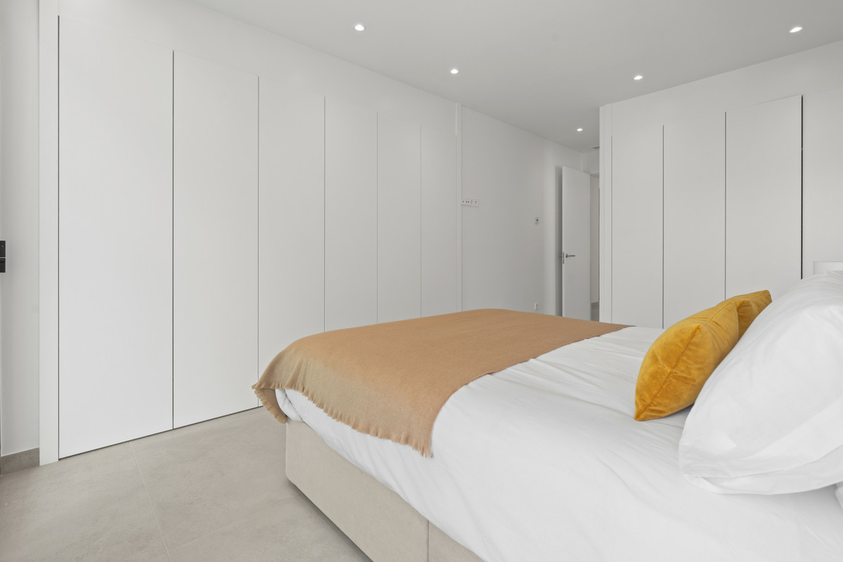 Lujo en Benidorm: Villas con vistas panorámicas, Villas de lujo en Benidorm, Alicante. Vistas panorámicas, privacidad y diseño exclusivo. 3-4 dormitorios, piscina y jardines. ¡Oportunidad única!