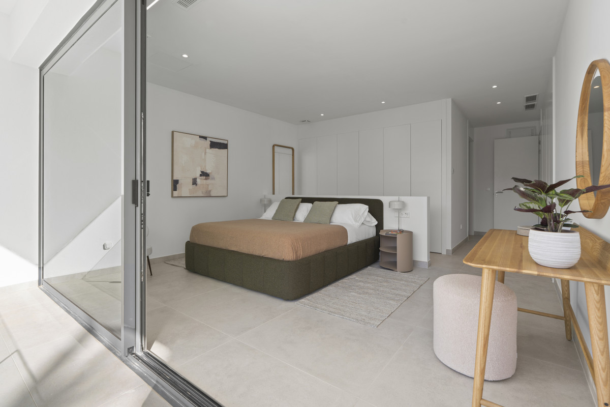 Lujo en Benidorm: Villas con vistas panorámicas, Villas de lujo en Benidorm, Alicante. Vistas panorámicas, privacidad y diseño exclusivo. 3-4 dormitorios, piscina y jardines. ¡Oportunidad única!