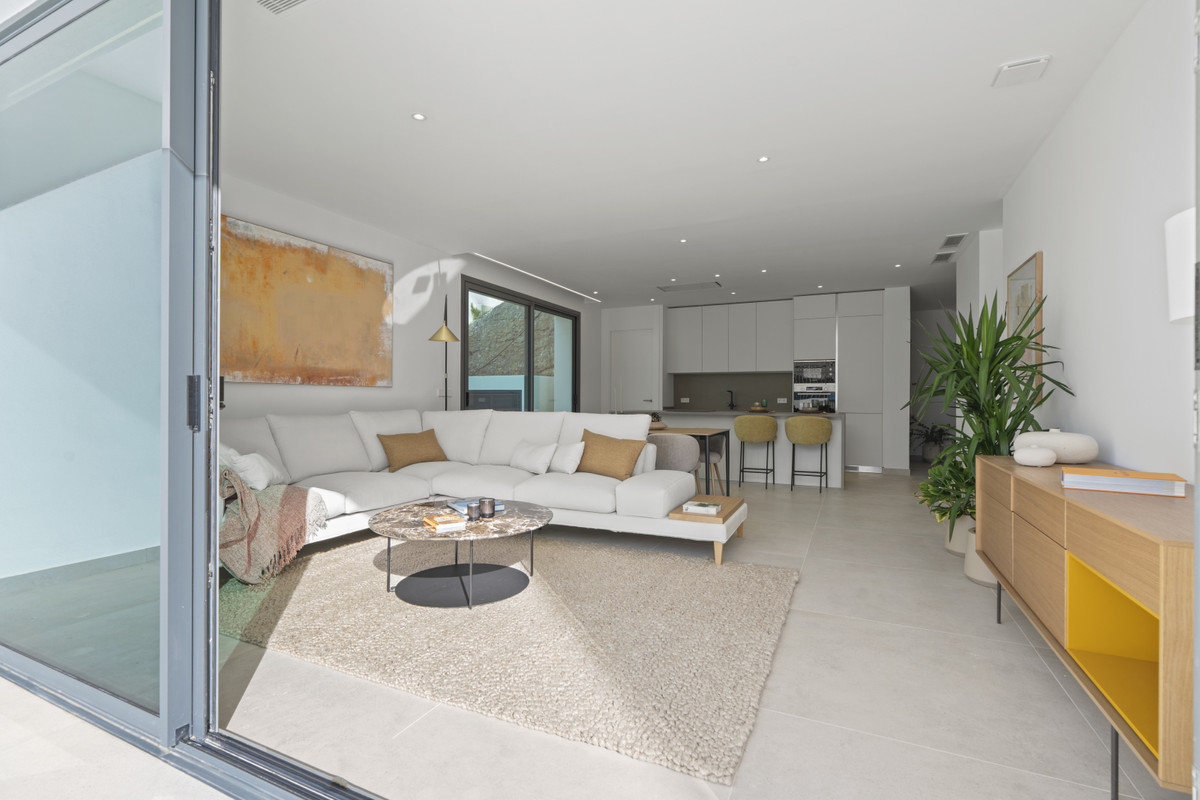 Lujo en Benidorm: Villas con vistas panorámicas, Villas de lujo en Benidorm, Alicante. Vistas panorámicas, privacidad y diseño exclusivo. 3-4 dormitorios, piscina y jardines. ¡Oportunidad única!