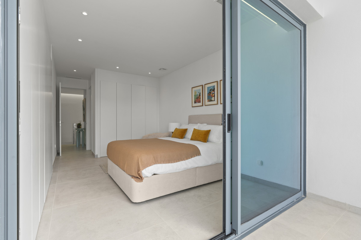 Lujo en Benidorm: Villas con vistas panorámicas, Villas de lujo en Benidorm, Alicante. Vistas panorámicas, privacidad y diseño exclusivo. 3-4 dormitorios, piscina y jardines. ¡Oportunidad única!