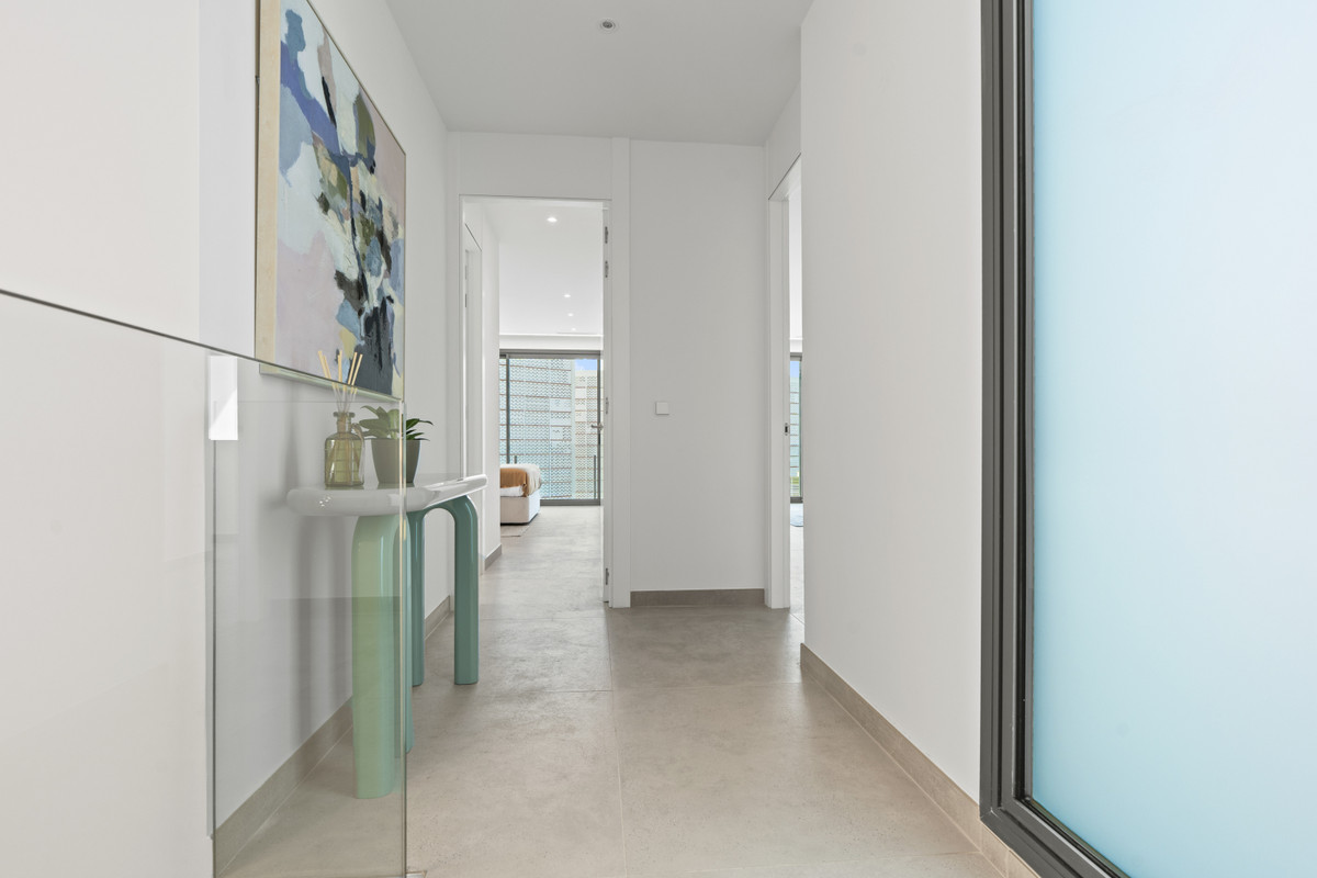 Lujo en Benidorm: Villas con vistas panorámicas, Villas de lujo en Benidorm, Alicante. Vistas panorámicas, privacidad y diseño exclusivo. 3-4 dormitorios, piscina y jardines. ¡Oportunidad única!