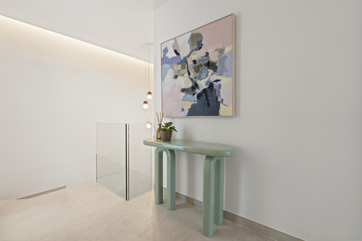Lujo en Benidorm: Villas con vistas panorámicas, Villas de lujo en Benidorm, Alicante. Vistas panorámicas, privacidad y diseño exclusivo. 3-4 dormitorios, piscina y jardines. ¡Oportunidad única!