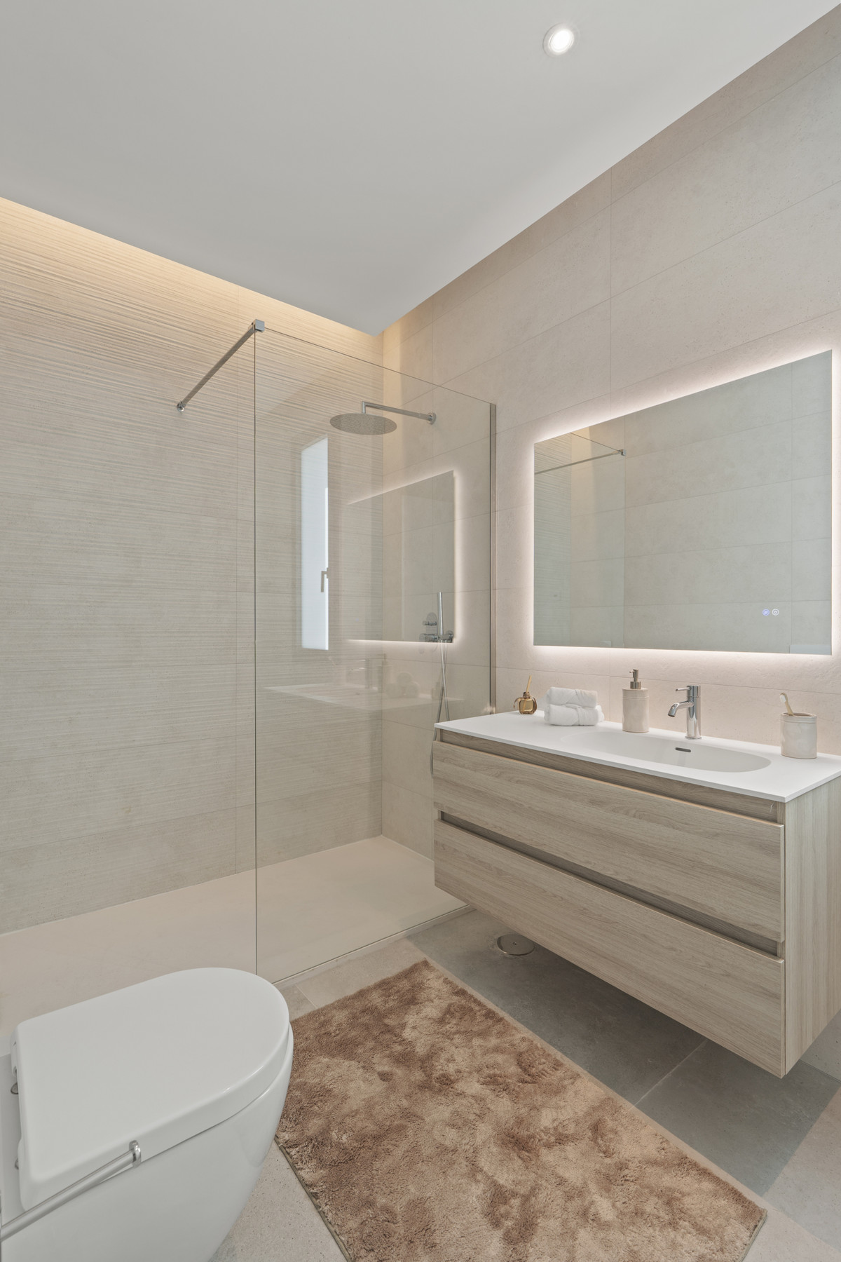 Lujo en Benidorm: Villas con vistas panorámicas, Villas de lujo en Benidorm, Alicante. Vistas panorámicas, privacidad y diseño exclusivo. 3-4 dormitorios, piscina y jardines. ¡Oportunidad única!