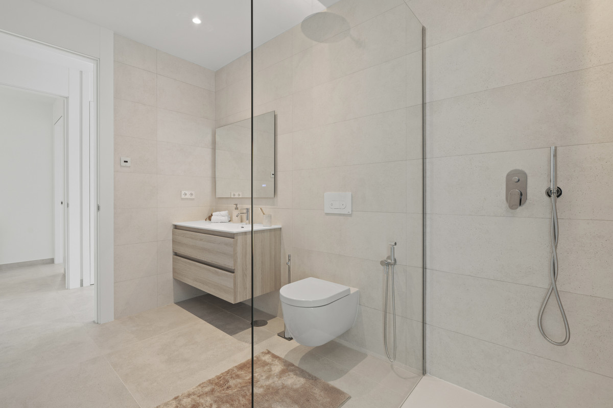 Lujo en Benidorm: Villas con vistas panorámicas, Villas de lujo en Benidorm, Alicante. Vistas panorámicas, privacidad y diseño exclusivo. 3-4 dormitorios, piscina y jardines. ¡Oportunidad única!