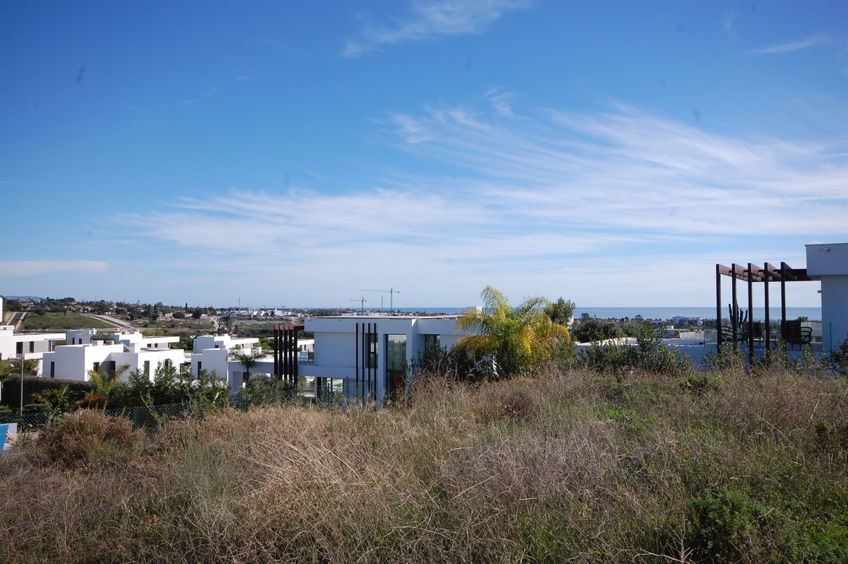 Villa de lujo en la Nueva Milla de Oro, Lujosa villa en New Golden Mile, Estepona/Marbella. 4 hab, 4 baños, 485m². Vistas al mar, golf. Exclusividad y conveniencia. 2.695.000€.