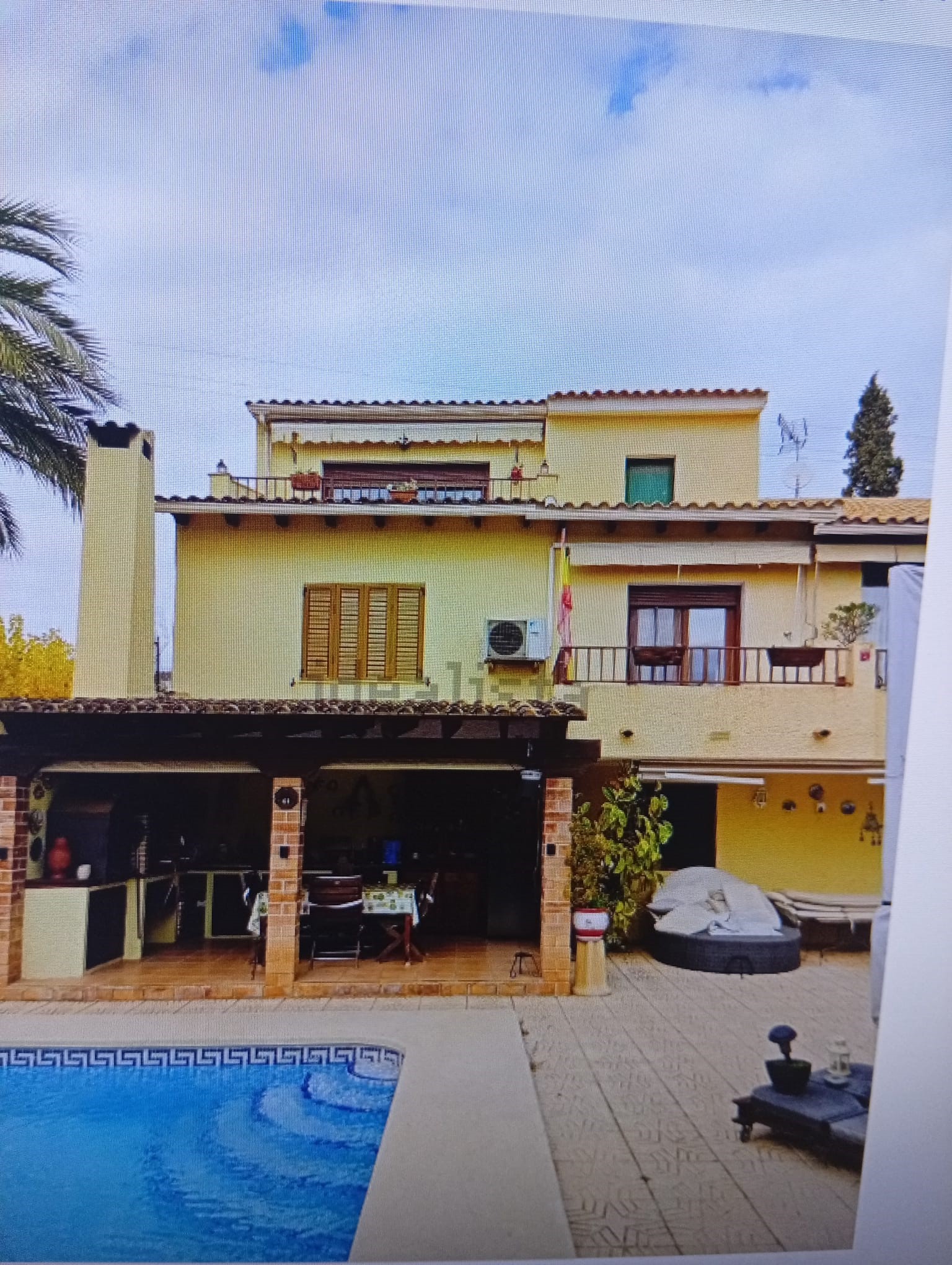 Villa de Lujo en La Nucía: Estilo Mediterráneo, Exclusiva villa en La Nucía, Alicante. 4 hab, 3 baños, 450m². Lujo mediterráneo, piscina, vistas al mar. ¡Tu oasis privado!