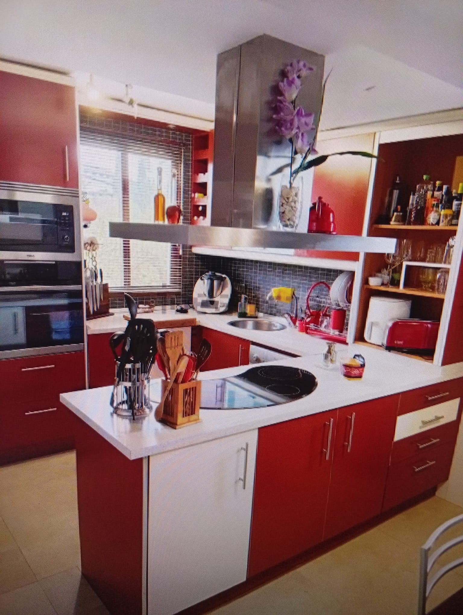 Villa de Lujo en La Nucía: Estilo Mediterráneo, Exclusiva villa en La Nucía, Alicante. 4 hab, 3 baños, 450m². Lujo mediterráneo, piscina, vistas al mar. ¡Tu oasis privado!