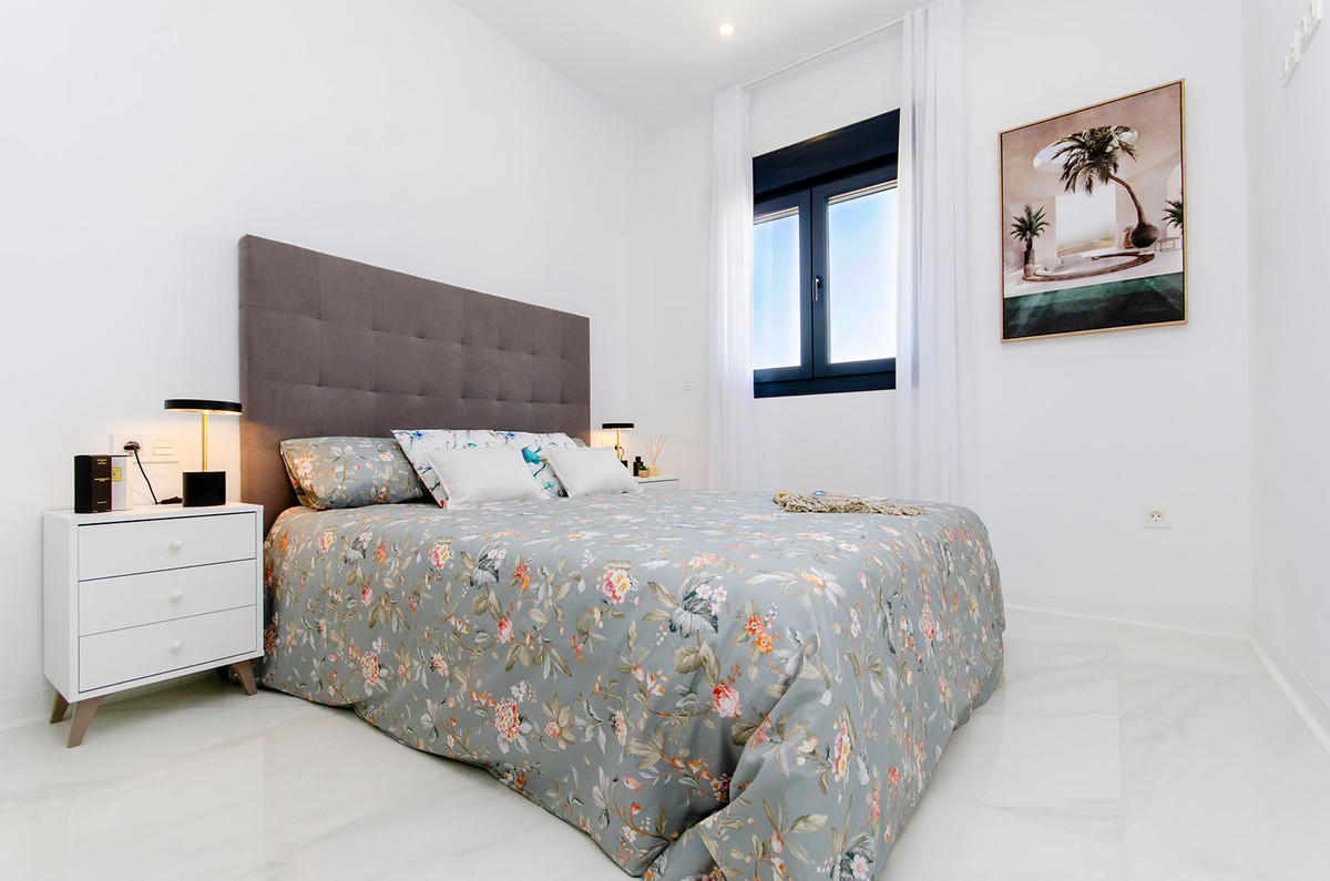 Villa de lujo en Orihuela: Golf, playa y energía A, Villas de lujo en Entrenaranjos, Orihuela. 3 hab, 2 baños, piscina privada. Cerca de golf, playas y servicios. ¡Oferta especial!