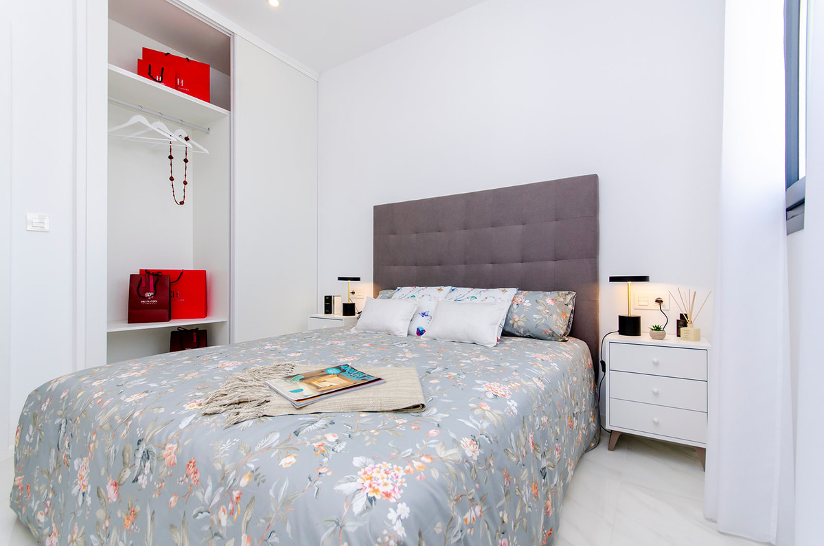 Villa de lujo en Orihuela: Golf, playa y energía A, Villas de lujo en Entrenaranjos, Orihuela. 3 hab, 2 baños, piscina privada. Cerca de golf, playas y servicios. ¡Oferta especial!
