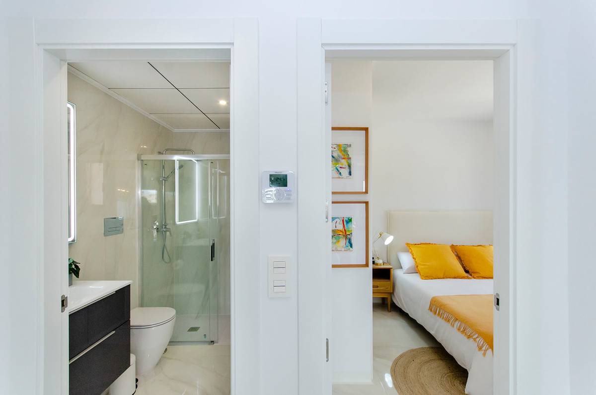 Villa de lujo en Orihuela: Golf, playa y energía A, Villas de lujo en Entrenaranjos, Orihuela. 3 hab, 2 baños, piscina privada. Cerca de golf, playas y servicios. ¡Oferta especial!