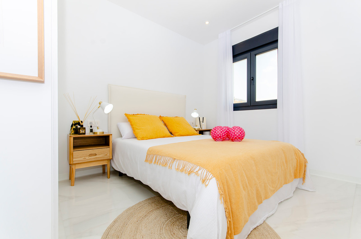 Villa de lujo en Orihuela: Golf, playa y energía A, Villas de lujo en Entrenaranjos, Orihuela. 3 hab, 2 baños, piscina privada. Cerca de golf, playas y servicios. ¡Oferta especial!
