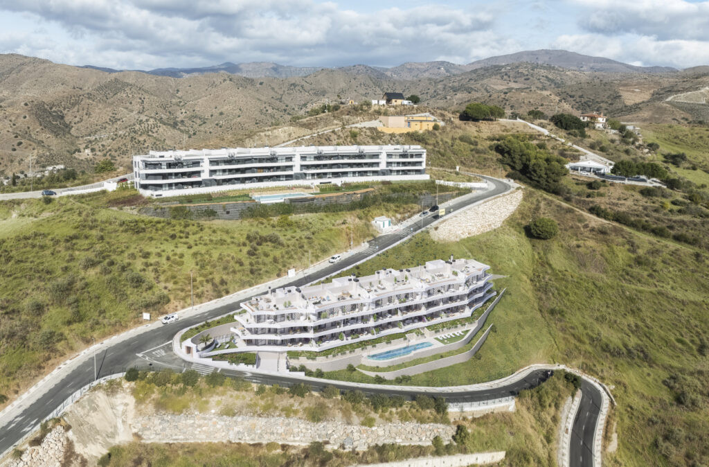 Tu Oasis Mediterráneo en Rincón de la Victoria, Descubre tu hogar en Rincón de la Victoria, Málaga. Apartamentos y áticos con vistas al mar. Vive la Costa del Sol con diseño y bienestar.