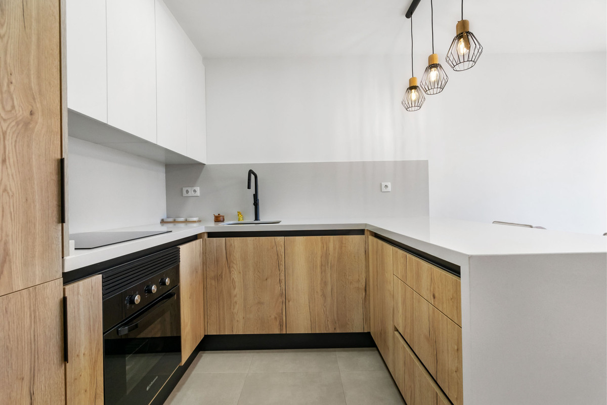 Tu oasis moderno en San Javier, Descubre exclusivos apartamentos en San Javier, Murcia. 3 hab, 2 baños, terrazas y áticos con solárium. Vive en la Costa Cálida con diseño y confort.