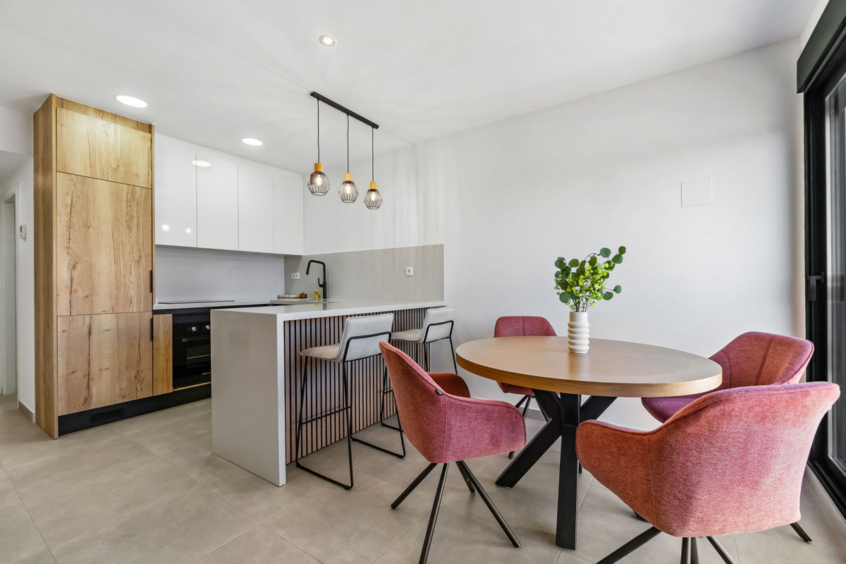 Tu oasis moderno en San Javier, Descubre exclusivos apartamentos en San Javier, Murcia. 3 hab, 2 baños, terrazas y áticos con solárium. Vive en la Costa Cálida con diseño y confort.
