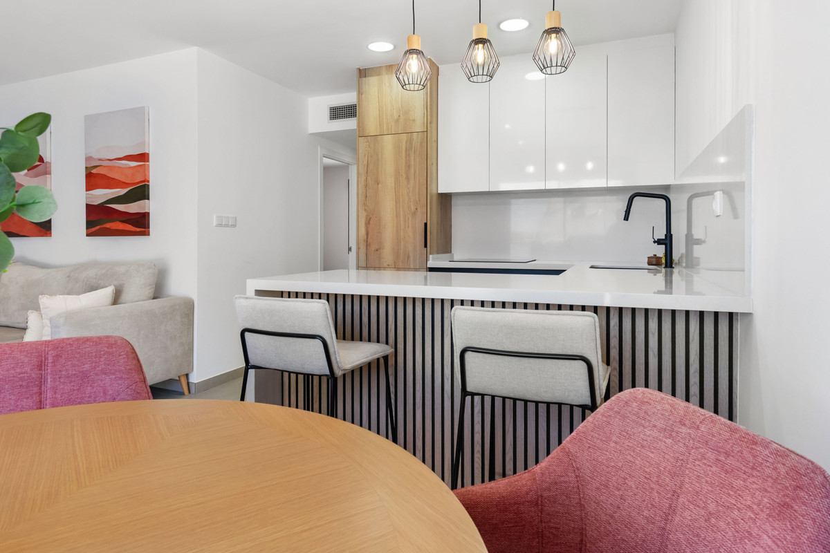 Tu oasis moderno en San Javier, Descubre exclusivos apartamentos en San Javier, Murcia. 3 hab, 2 baños, terrazas y áticos con solárium. Vive en la Costa Cálida con diseño y confort.