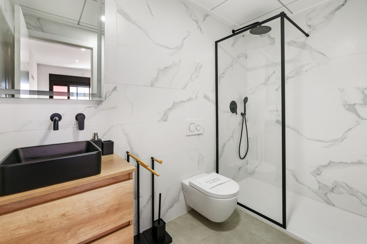 Tu oasis moderno en San Javier, Descubre exclusivos apartamentos en San Javier, Murcia. 3 hab, 2 baños, terrazas y áticos con solárium. Vive en la Costa Cálida con diseño y confort.