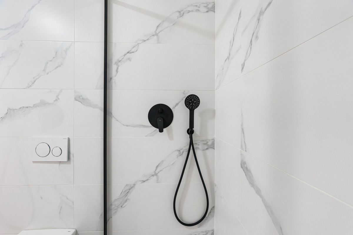 Tu oasis moderno en San Javier, Descubre exclusivos apartamentos en San Javier, Murcia. 3 hab, 2 baños, terrazas y áticos con solárium. Vive en la Costa Cálida con diseño y confort.