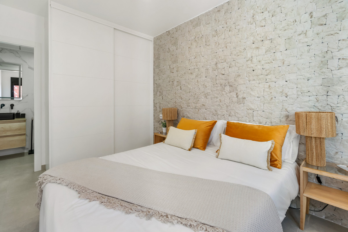 Tu oasis moderno en San Javier, Descubre exclusivos apartamentos en San Javier, Murcia. 3 hab, 2 baños, terrazas y áticos con solárium. Vive en la Costa Cálida con diseño y confort.