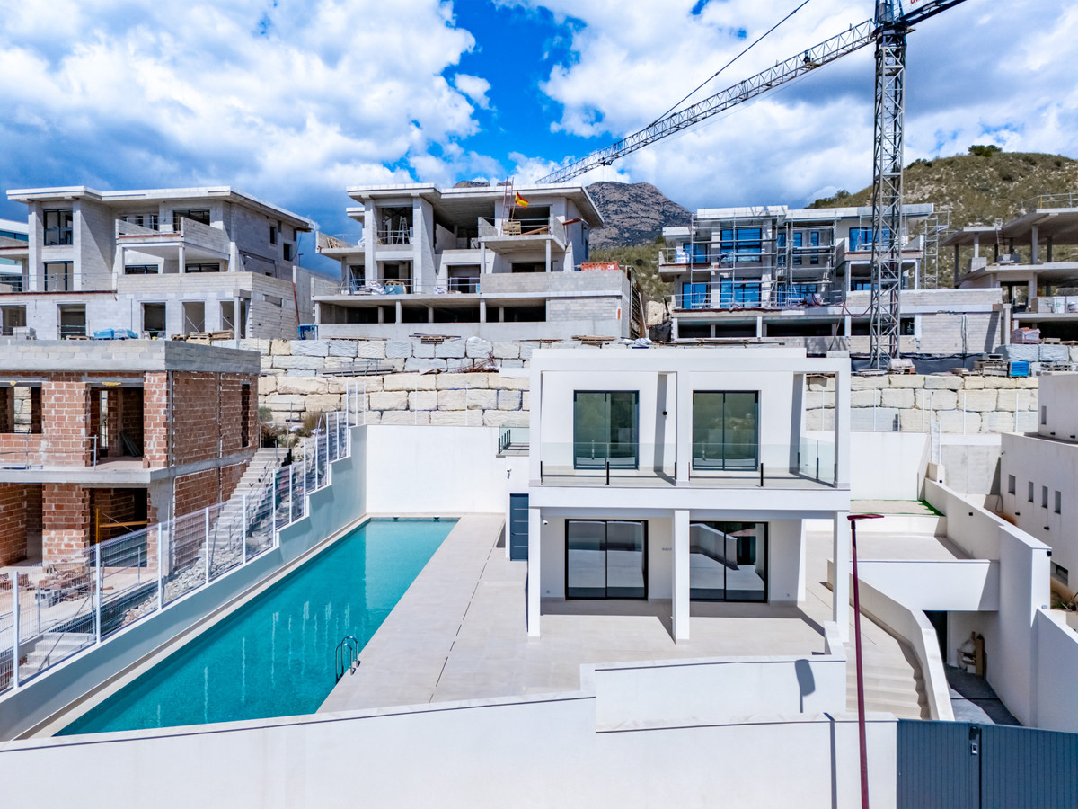 Finestrat Luxury: Villa exclusiva con piscina, Lujosa villa de obra nueva en Finestrat, Alicante. 7 dormitorios, piscina semiolímpica, spa. ¡Inversión de lujo en Costa Blanca!